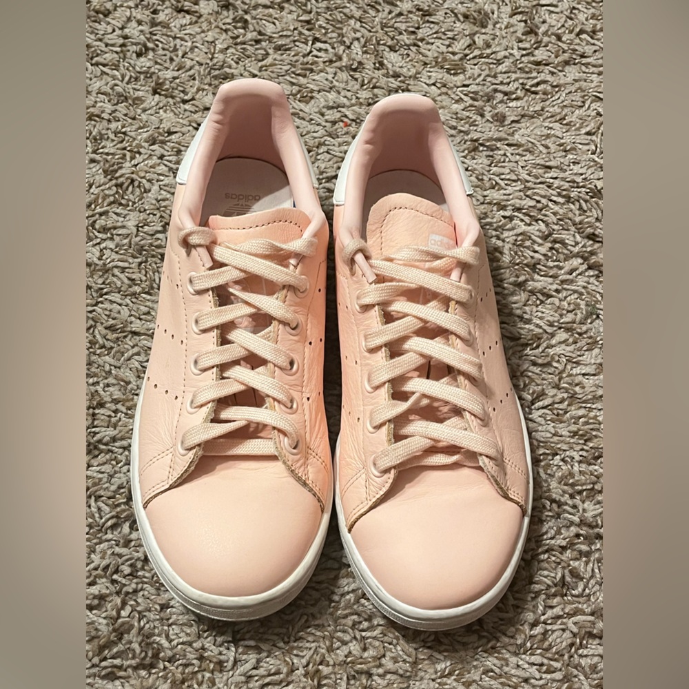 ADIDAS WOMEN'S STAN SMITH LOW CASUAL SNEAKERS, ICEY PINK/WHITE
